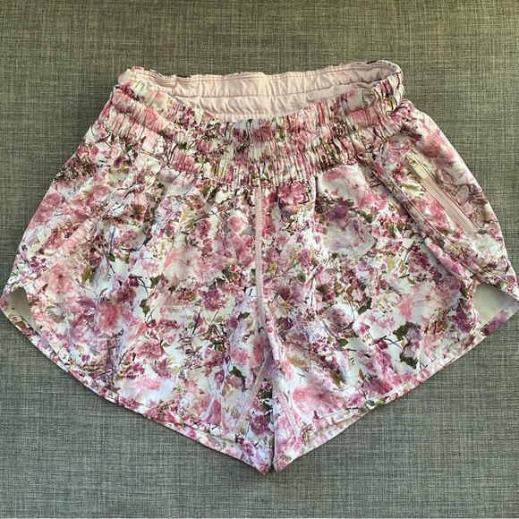 🌸LULULEMON TRACKER SHORT V 4”-BLOSSOM SPRITZ MULTI🌸 - Picture 4 of 11